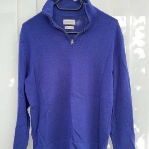 Merino ull tröja - Merino ull tröja från volt. Jättefin färg och inga som helst defekter säljs för den är för liten . Kom privat vid frågor eller funderingar! PRISET ÄR DISKUTERBART VID SNABBAFFÄR
