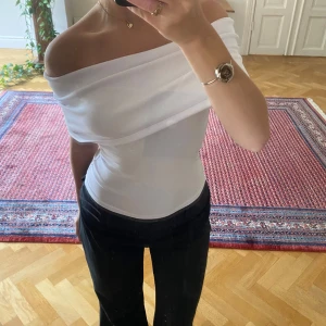 Vit offshoulder top - Jättefin offshoulder topp som nästan är helt oanvänd! 