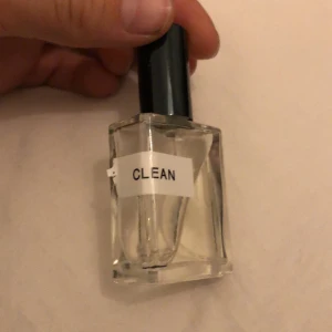 Clean reserve warm cotton 10/15ml - Säljer en clean reserve warm cotton. Min orginala gick sönder så jag fyllde upp resten i denna flaska vilket är en 15ml flaska och nu är det 10 ml kvar. Skriv ifall du har någon fråga eller fundering! 