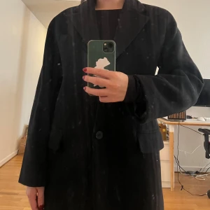 Kort Kappa weekday - Kort kappa. Ser ut som en blazer fast i tjockare tyg. Perfekt höstjacka.🫶🏻