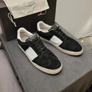 Valentino flycrew - Intressekoll på mina valentino flycrews. Skriv till mig vid intresse