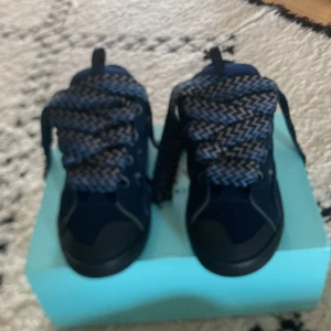 Lanvin curb - Säljer lanvin curbs (replika). Aldrig använts eftersom att de är för små.