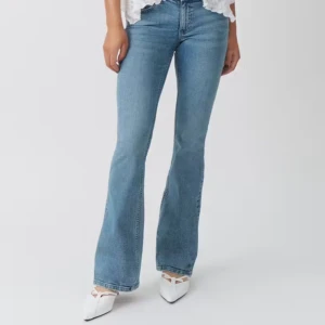 Gina low bootcut jeans - Säljer dessa jeans då de inte kommer till användning☺️ jättebra skick har använt dem va 5 ggr💕Nypris:500