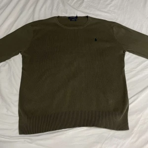 Raplh Lauren crewneck  - Riktigt fet raplh lauren crewneck i 10/10 skick🤩🤩 hör gärna av dig vid frågor💯