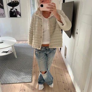 Trekvartsärmad jacka - Såå fin och mysig! Storlek XXL men är liten i storleken och passar mig som brukar ha S!