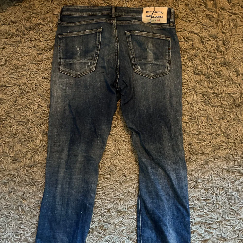 Ett par jeans från Jack & Jones. Jeansen är från blue Journey kollektionen och just denna modell är väldigt limiterad. Jeans är slim fit.. Jeans & Byxor.