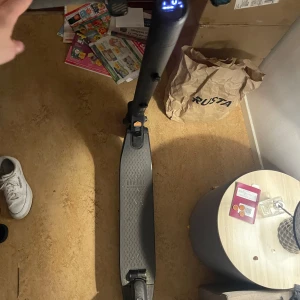 Ninebot elscootwr - 1800kr Inga fel 30kmh hastighetsbegränsning.