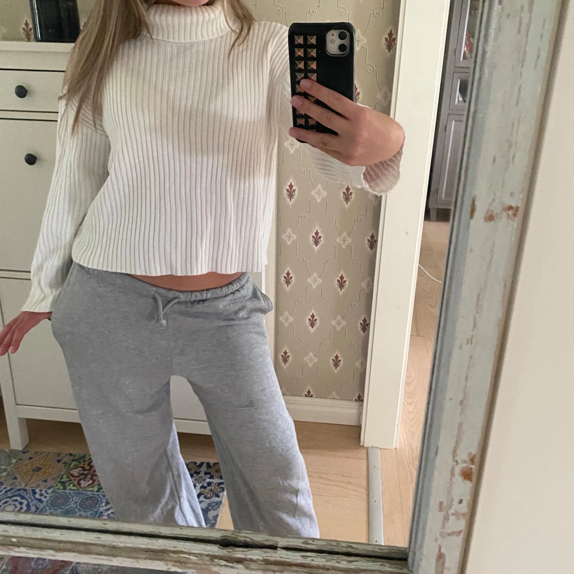 Mysigt stickad tröja💕