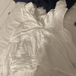 Topp från gina tricot💞 - Ett linne från gina tricot jätte fin har varit använt en gång💞💞