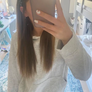 Grå hoodie - Vanlig grå hoodie från hm, knappt använd så bra skick, köpt för 229kr säljer för 140❤️