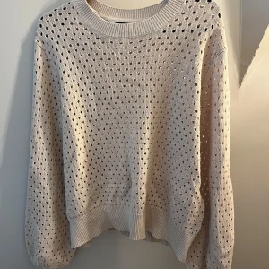 Tröja Kappahl  - Skit nsygg till hösten med ett vitt linne under 