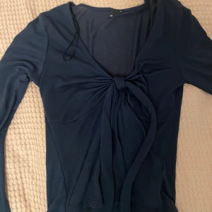 Mörkblå blouse - Gina tricot blouse. Fint 💖