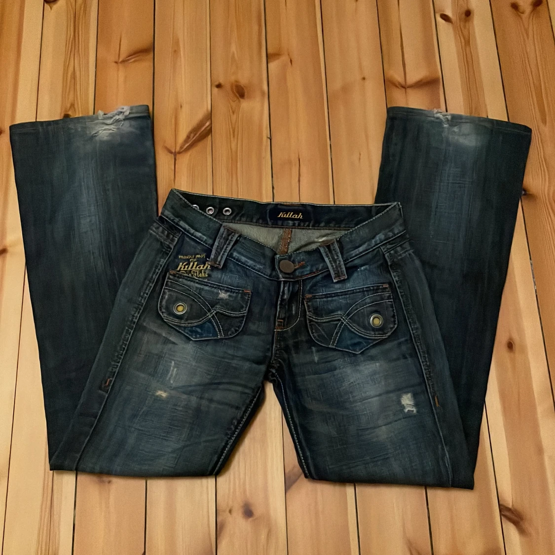 Mörkblåa lågmidjade bootcut jeans i storlek 26 - 90