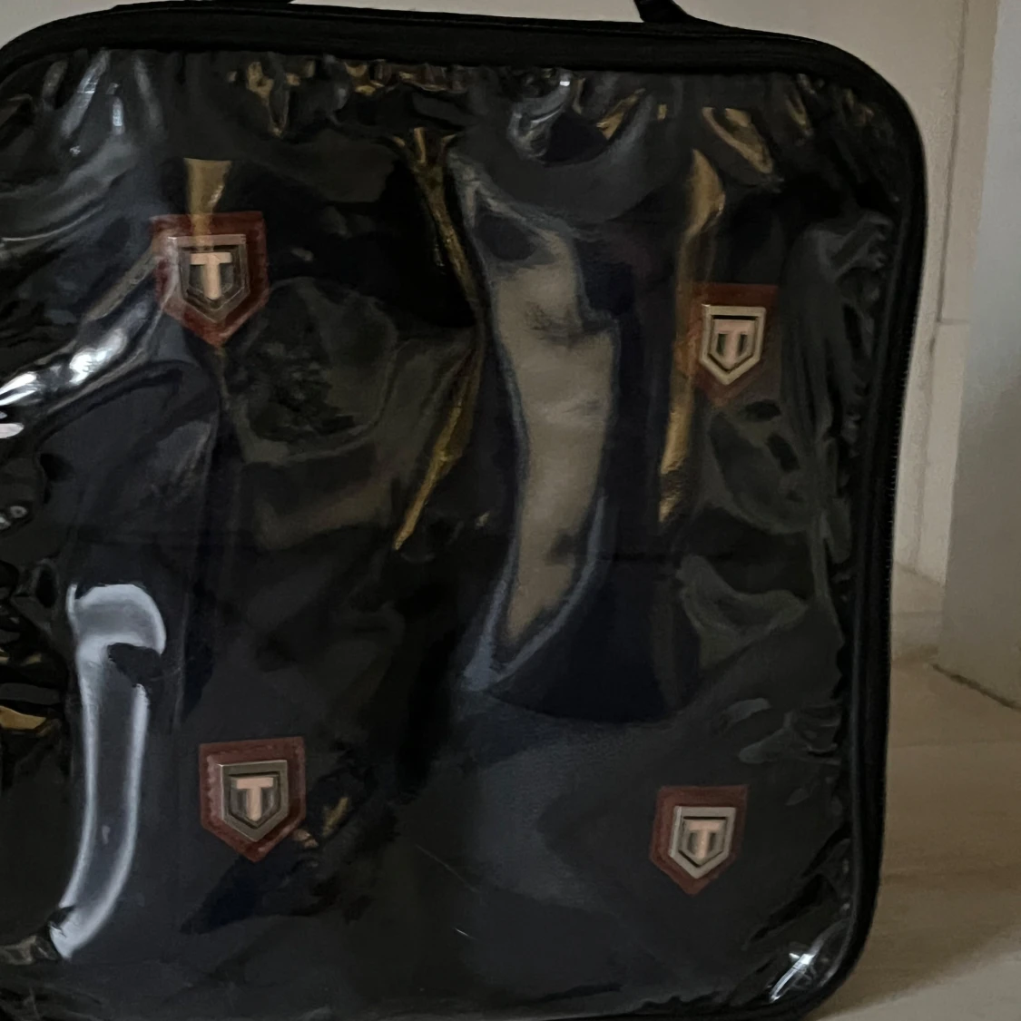 Svart väska med transparent framsida - 90