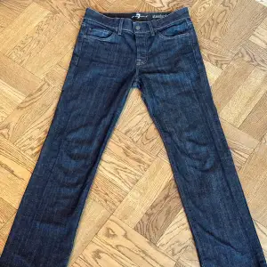 Riktigt feta 7 for all mankind jeans Nypris 2300 30/32 Midjemått: 82 Innerben: 82