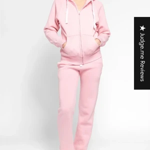 Russemerch  - Säljer hela Russemerch setet i rosa i storlek S. Helt nytt med prislapp kvar. Säljer då jag vill byta färg. Köpte på deras hemsida för 1248kr+100kr frakt. Vill få sålt så snabbt som möjligt och säljer därför billigare 