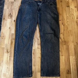 Jeans - Storlek M