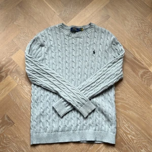 Ralph Lauren Tröja - Stickad tröja från RL, knappast använd, pris kan diskuteras.