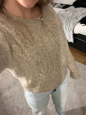 Stickad tröja  - Använd få ta gånger💘