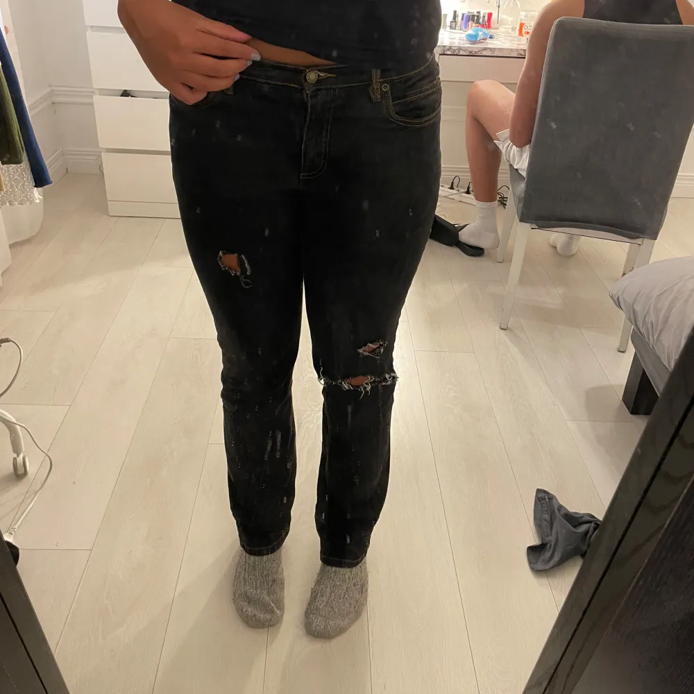 John Baner bootcut jeans. Inga skador på jeansen. Kontakta mig för mer information eller bilder!😊✌️. Jeans & Byxor.