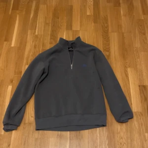 Mads Norgaard tröja - Säljer Mads Norgaard tröja storlek S, har två mindre fläckar men tvättar den innan jag skickar