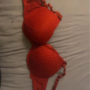 Röd bh - Röd snygg bh med spets