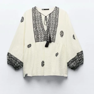  populär zara blus - Säljer denna populära zara blus i både grön och blå, har ni några frågor är de bara att höra av er. Båda är använda två gånger 💚🩵