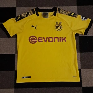 Fotbollströja - Dortmund tröja i nyskick storlek 152