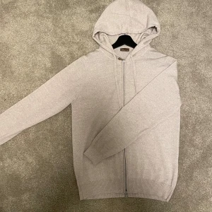 Stenströms zip hoodie - Riktigt go stenströms hoodie i merinoull som är i nyskick och nästintill aldrig använd! Har inga som helst defekter eller noppror, hör av er vid frågor eller funderingar!😁