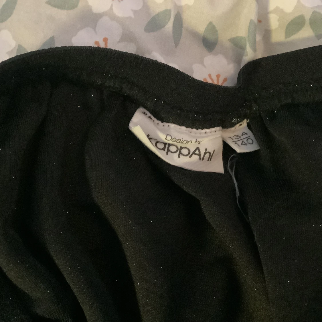 Svart glittrig kjol från Lindex - 90