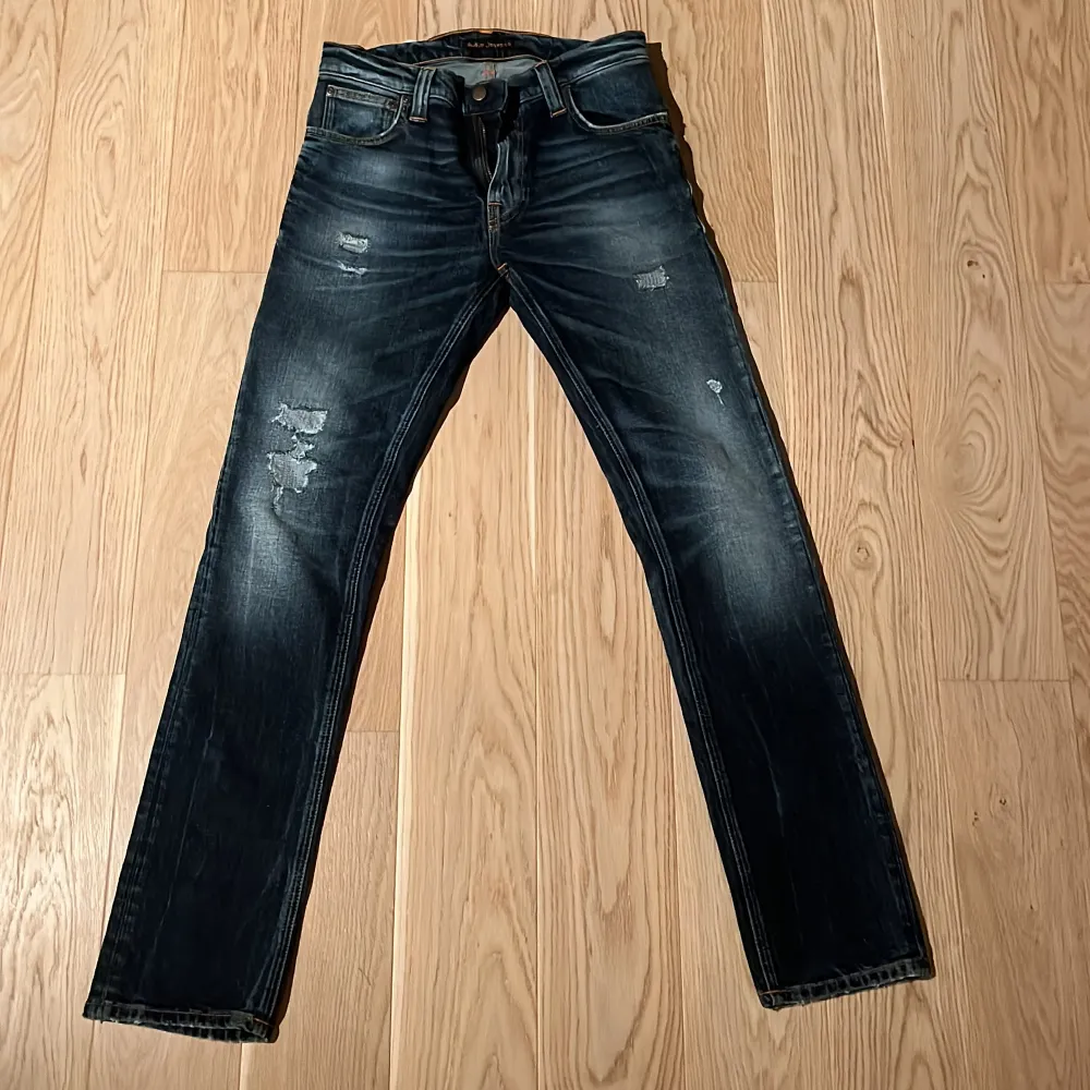 Ett par snygga Nudie Jeans med slitningar och en grym tvätt‼️| Modell: Thin Finn - Slim Fit | HELT NYA✅✅👖| Storlek: W30 L32 | Hör av dig vid frågor eller funderingar✌️👍‼️. Jeans & Byxor.