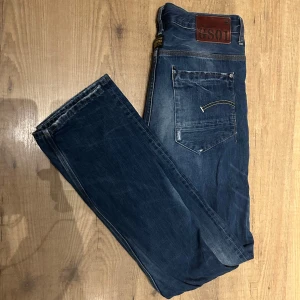 gstar jeans - Säljer ett par snygga gstar jeans i mycket bra skick. pris kan diskuteras vid snabb affär