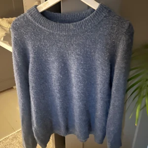 Stickad tröja  - En stickad tröja som inte är använd så mycket. 