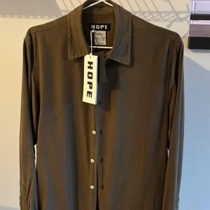 Hope skjorta  - Skjorta från Hope Storlek 44 passar S/M I stort sett ny 100% Tencell sval och flowig