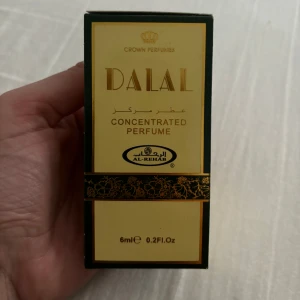 Arabisk parfymolja  - Säljer denna underbara doft! Har köpt ganska många och därför väljer jag att dela med mig. Doft noterna —> 💚