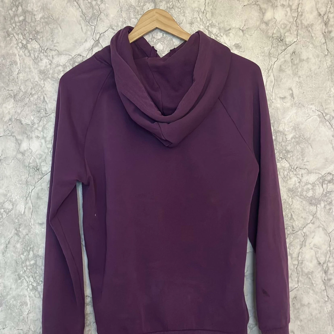 Lila hoodie från Peak Performance - 90