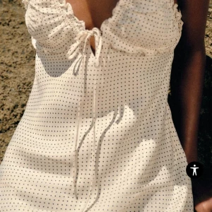 Vit SatinKlänning - Finns ej kvar längre! Prislapp kvar