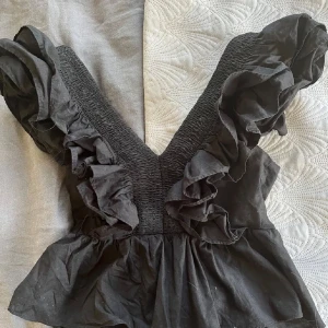 Blus - Säljer min jätte snygga blus ifårn hm, som är i jätte bra skick. Hör av er om dömer frågor!