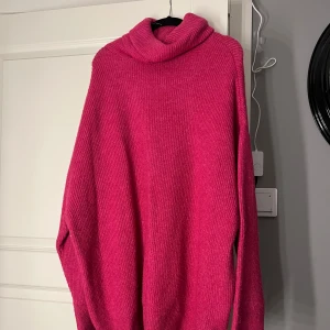 Stickad polo klänning  - Bra skick, använd få gånger.