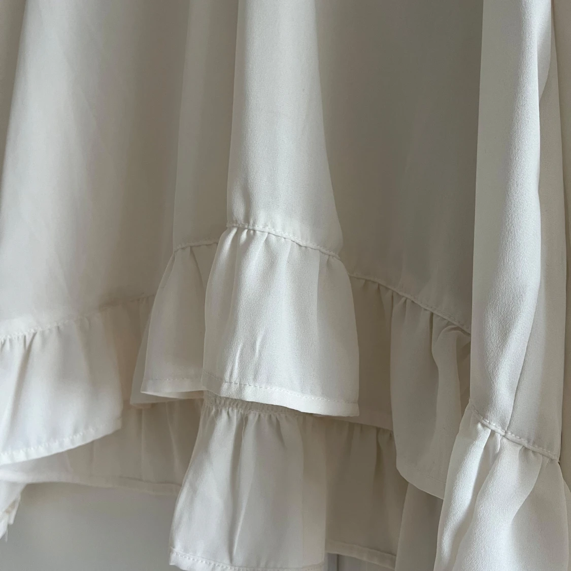 Vit gullig blus - 90