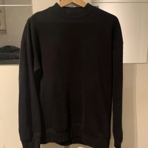 CrewNeck - Crewneck i mycket bra skick från märket Zign Storlek: S  Passform: S/XS 