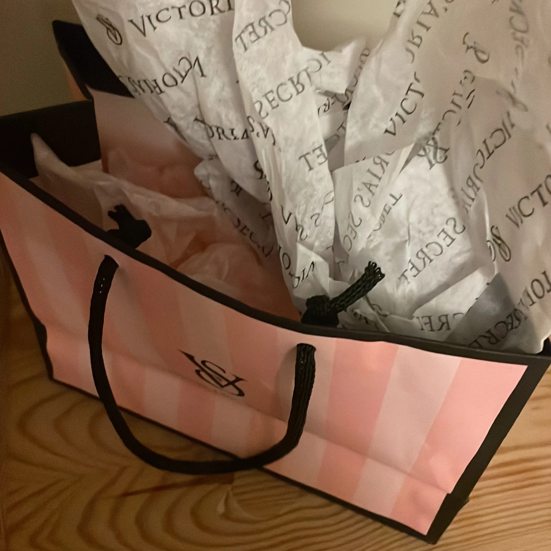 Rosa shoppingväska från Victoria's Secret - 25