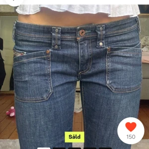 Lågmidjade jeans - Köpta här på plick! Märket är diesel och de såldes på 2000-talet så de säljs inte mer! Kontakta vid frågor!❤️ Storlek 29, passar mig med S!