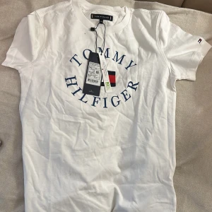 T-shirt - T-shirt helt ny Tommy hilfiger skick 10/10 prisvärd 