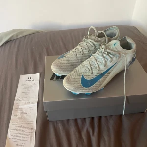 Nike Mercurial Vapor 16 Elite - köpta för 3399 från unisports för nån månad sen, mitt pris: 2300 använd bara ett par gånger skick 9/10. 