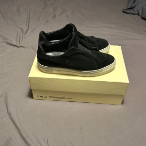 Axel arigato - säljer dessa sjukt feta och fräscha arigatos. Nypris 2600. 8/10 skivk.