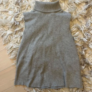 Zara tröja  - Säljer den här tröjan från zara som är helt slutsåld, storlek S💗