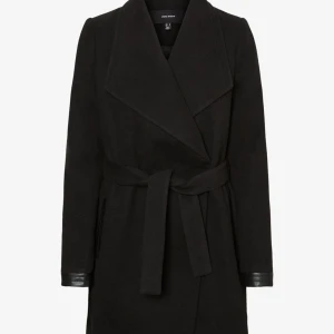 Svart kappa  - En svart kappa i storlek XXL typ 48 i siffer storlek 