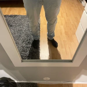Nudie jeans - Nudie jeans i modellen lean Dean, använda ett fåtal gånger. Nypris 1200. Hör av dig vid fler frågor och bilder