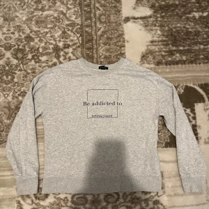 Tröja  - Har använt tröjan några några men den är fortfarande skit bra och har bra kvalite